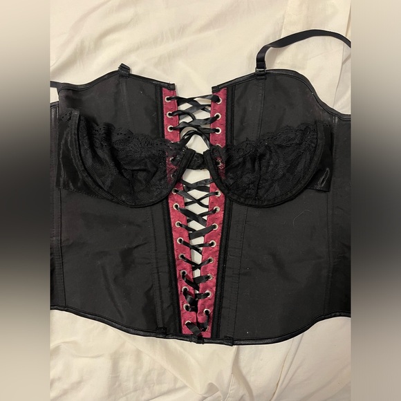 Corset - Picture 2 of 4